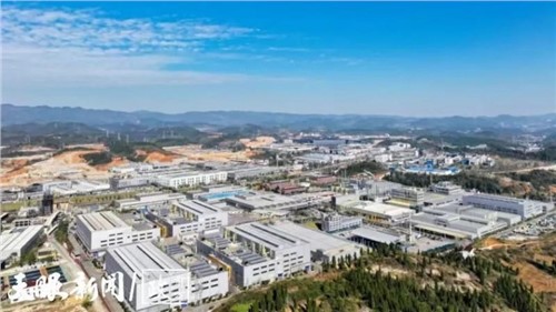 媒體看中偉 | 貴州日報《從一塊電池看一個集群》聚焦中偉產業鏈龍頭優勢